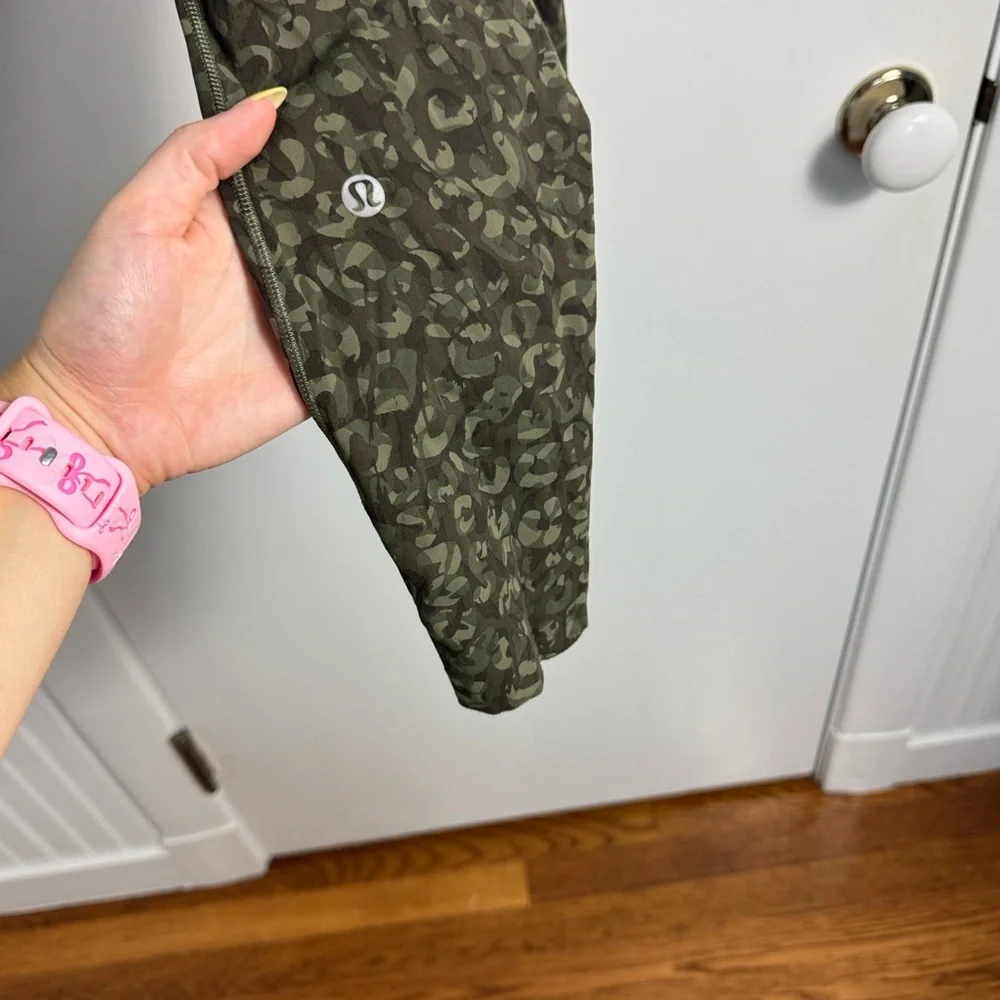 Lululemon Base‎ Pace High-Rise Tight 25" Intertwined Camo Medium Olive Multi 2 - Picture 5 of 11